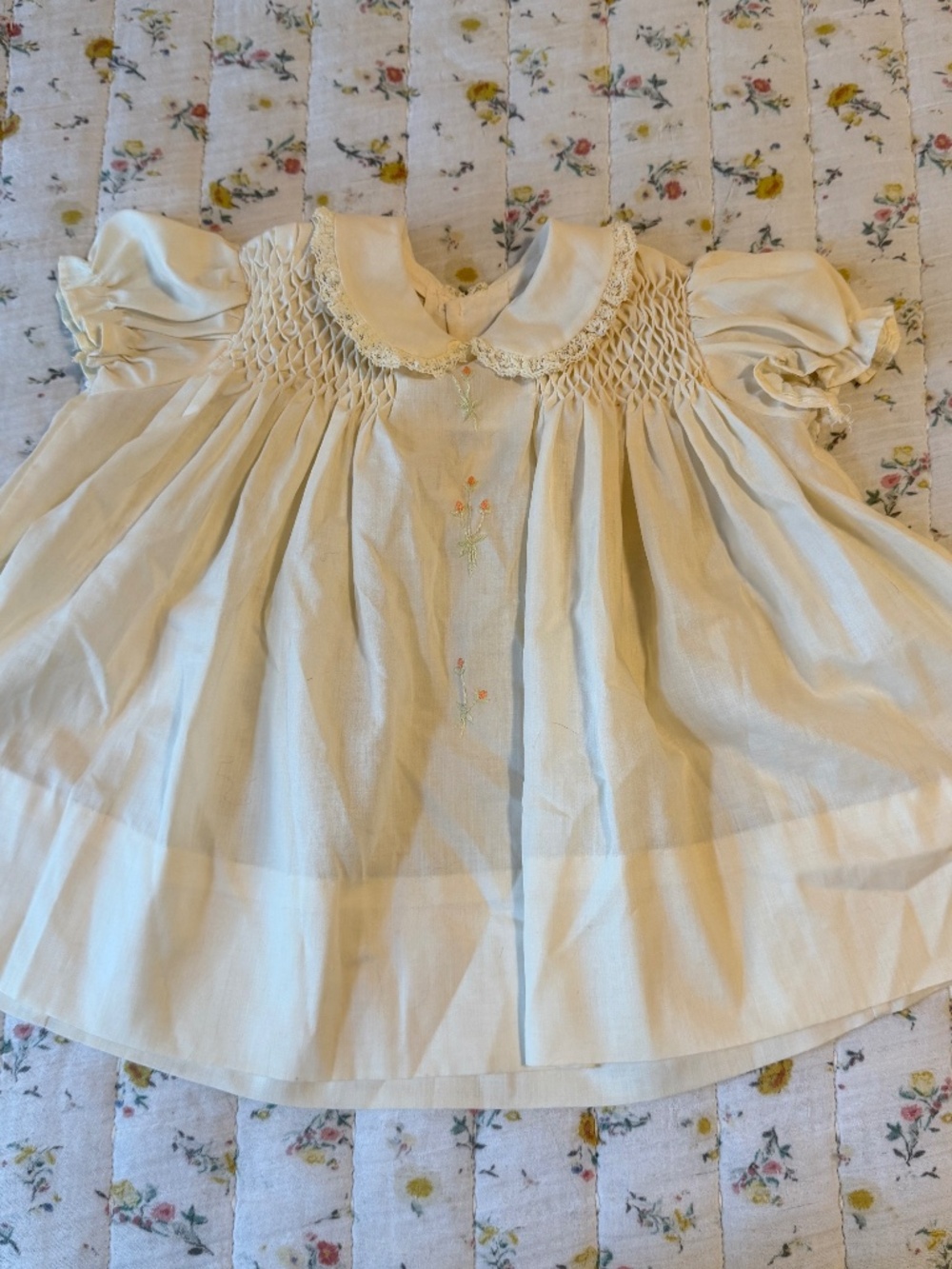 Vintage Polly Flinders 24M Girl's Ivory Hand Smocked Dress Lace Peter Pan Collar
